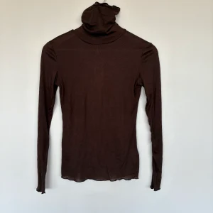 TOP COL ROULÉ CELINA CHOCOLAT