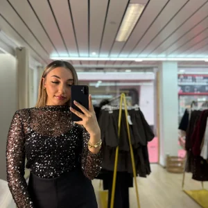 Blouse a sequin transparent