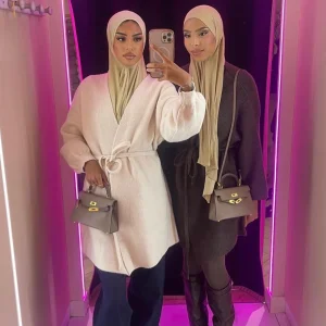 Gilet épais à noeud