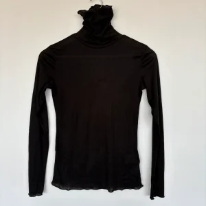 TOP COL ROULÉ CELINA NOIR