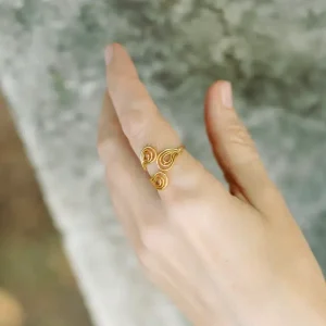 Bague dorée victorienne Charlotte Bronte | Ikkelele