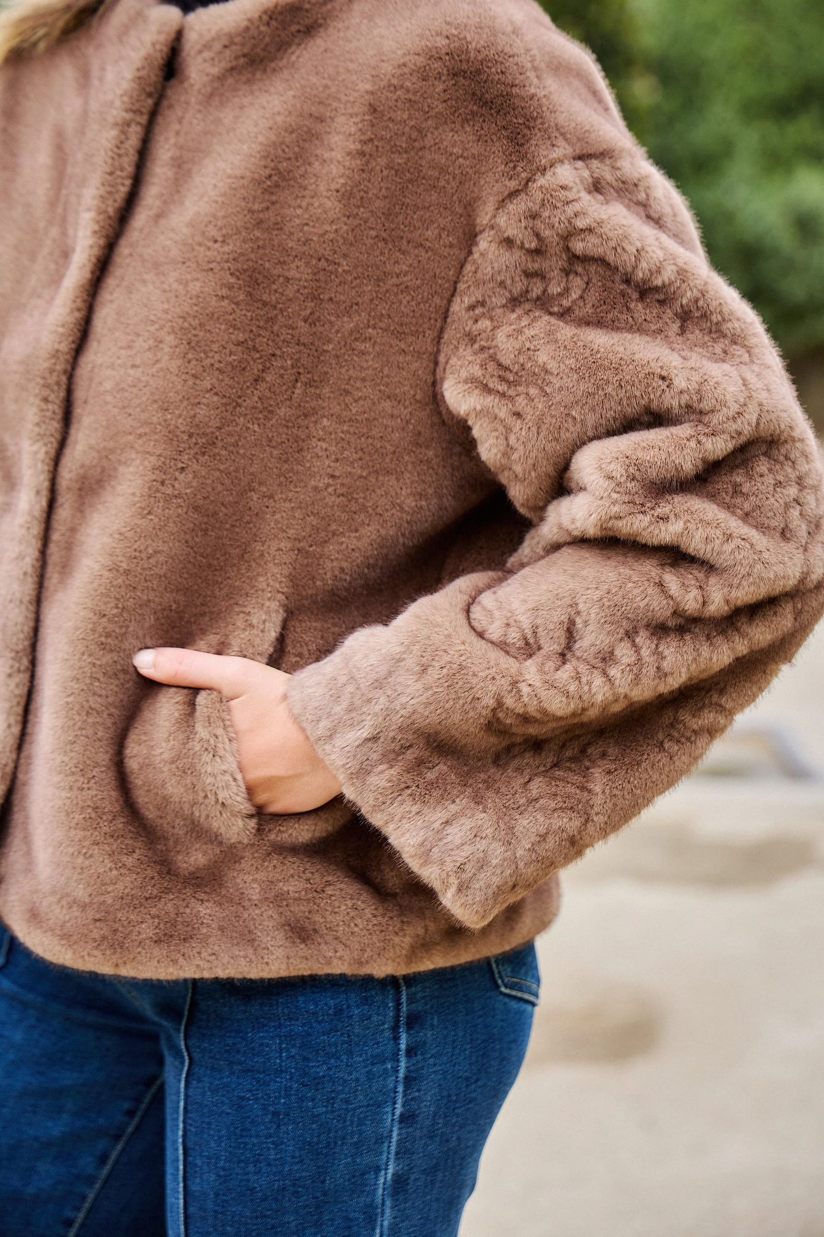 COLETTE - Veste en fausse fourrure – Image 4