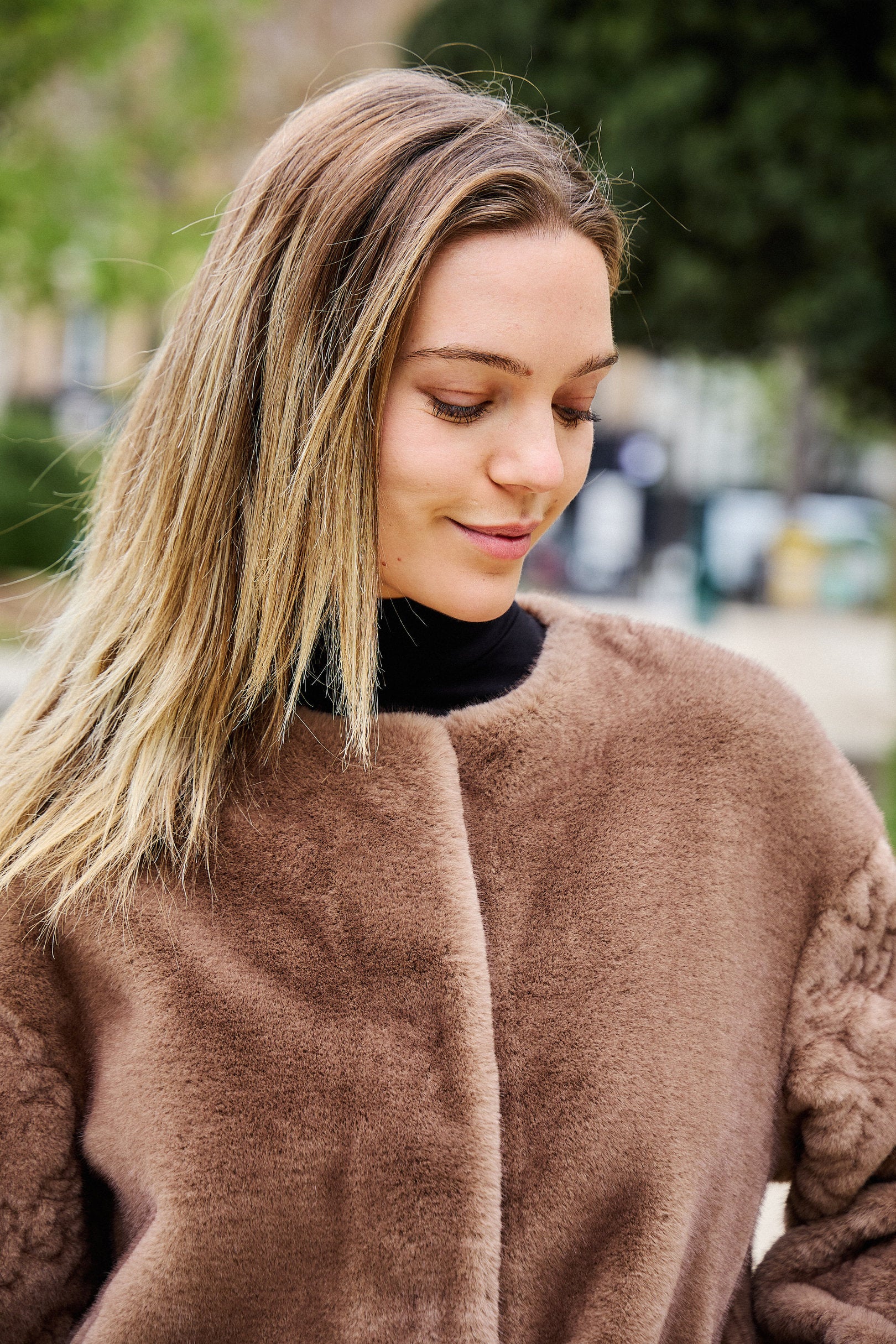 COLETTE - Veste en fausse fourrure – Image 3