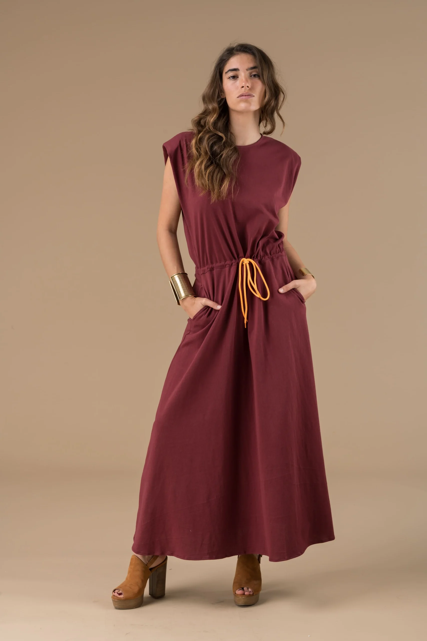 Robe Margareth Burgundy longue sans manches – Image 3