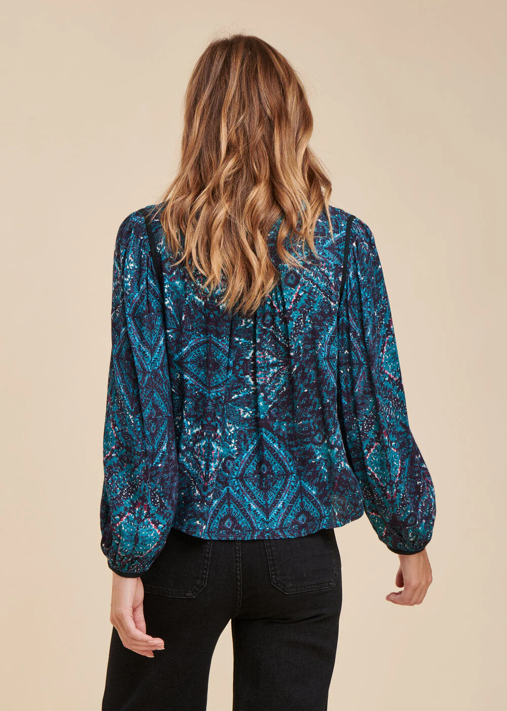 Top en viscose Ecovero avec jeu d'imprimé – Image 3