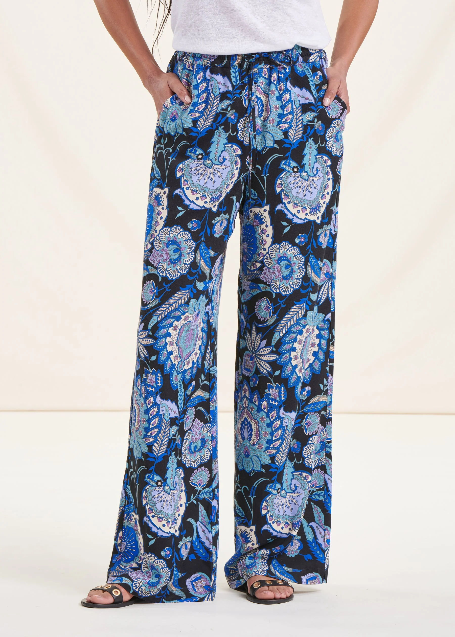 Pantalon large à imprimé noir et bleu – Image 3