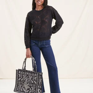 T-shirt noir en coton biologique avec dentelle