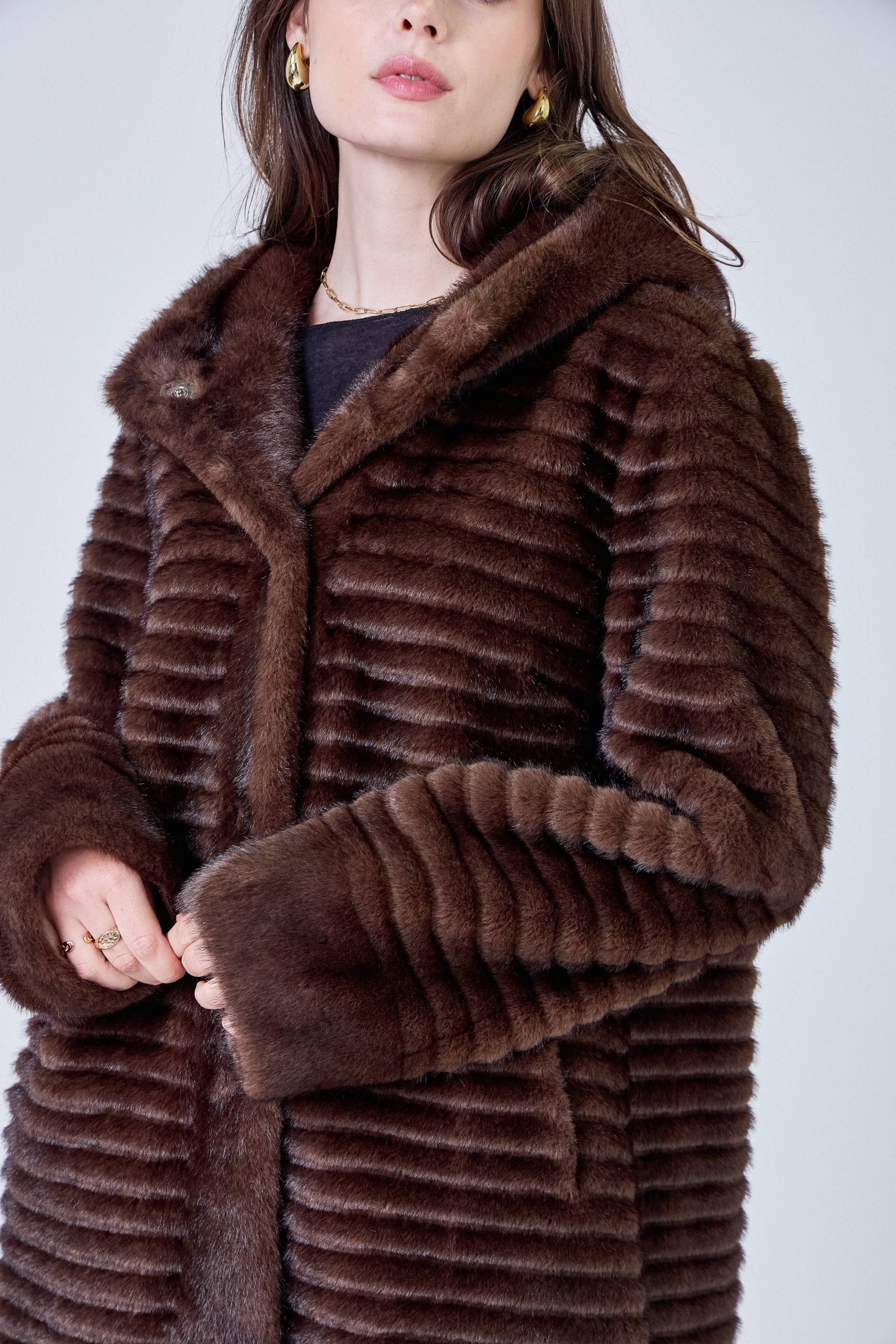 GIANNA - Manteau à capuche en fausse fourrure – Image 8