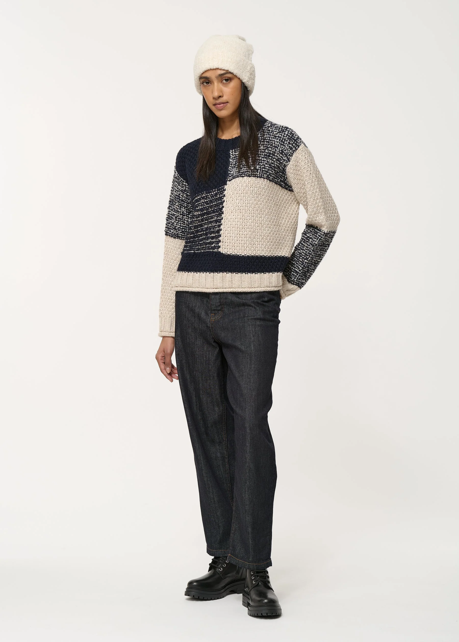 Pull bleu oversize motif graphique