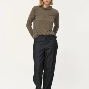 T-shirt col roulé taupe à fines rayures