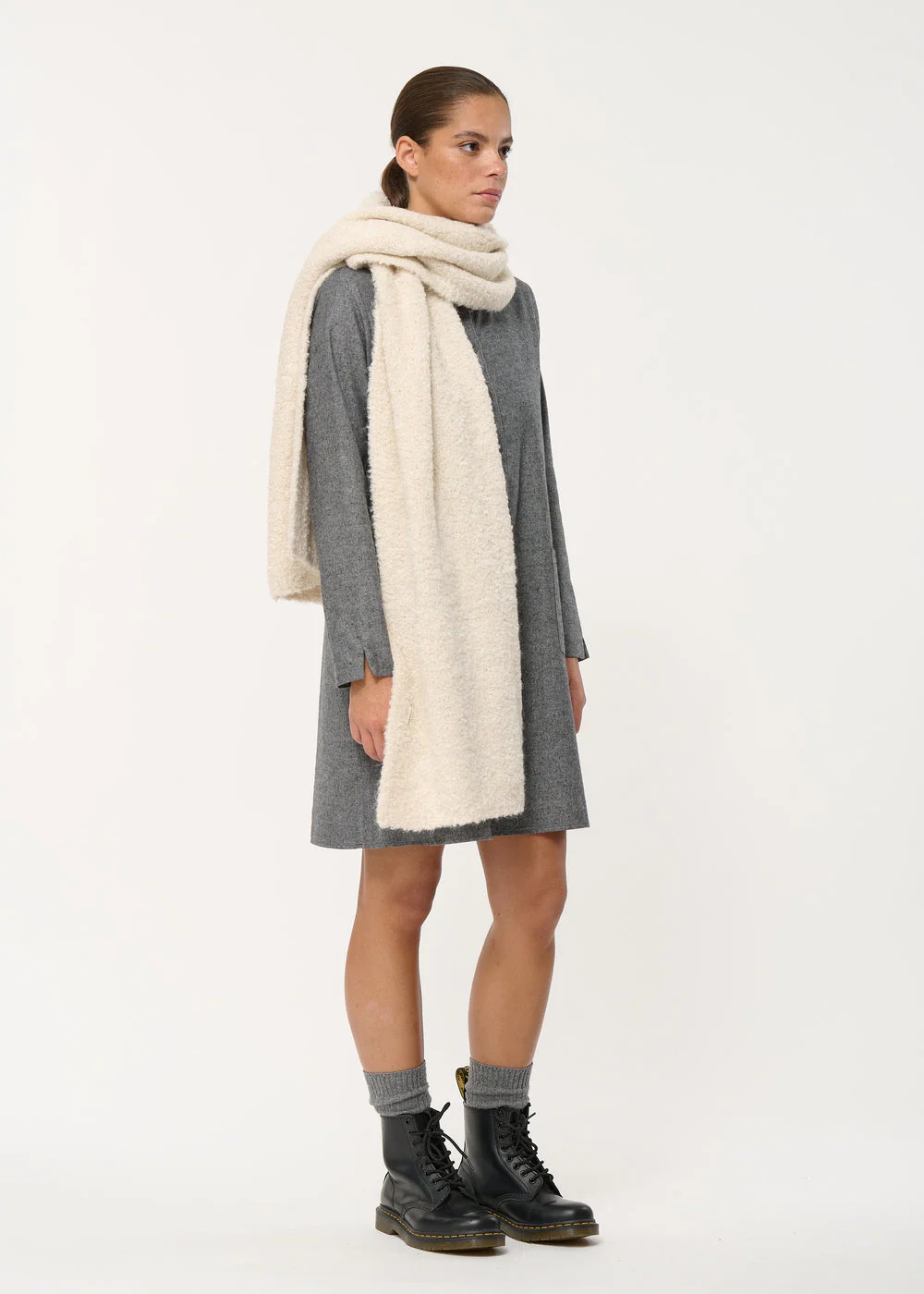 Écharpe blanche en maille épaisse – Image 5