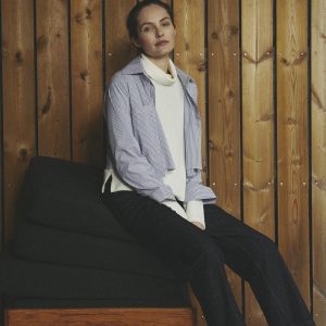 Chemise courte bleu marine en popeline rayée