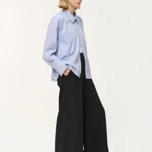 Chemise bleue à fines rayures en popeline