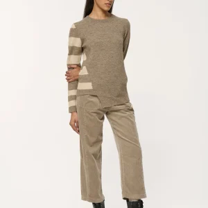 Pull taupe asymétrique à larges rayures