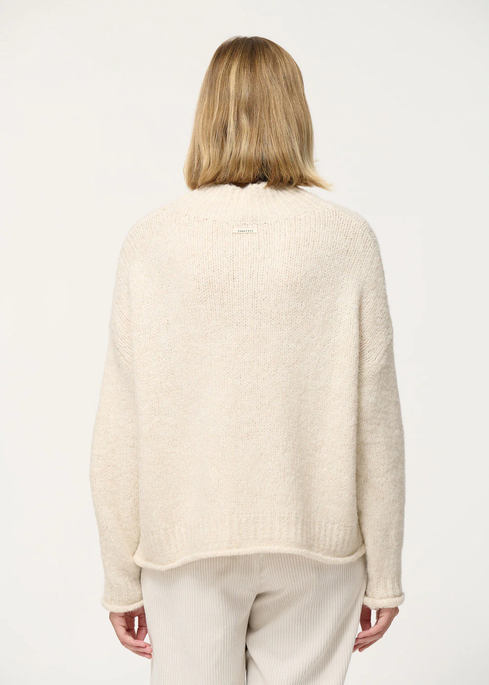 Pull blanc oversize en maille mousseuse col montant – Image 2