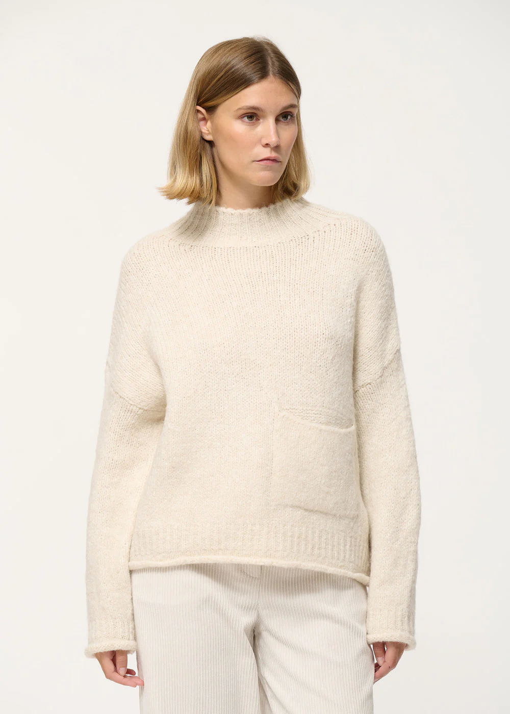 Pull blanc oversize en maille mousseuse col montant – Image 6