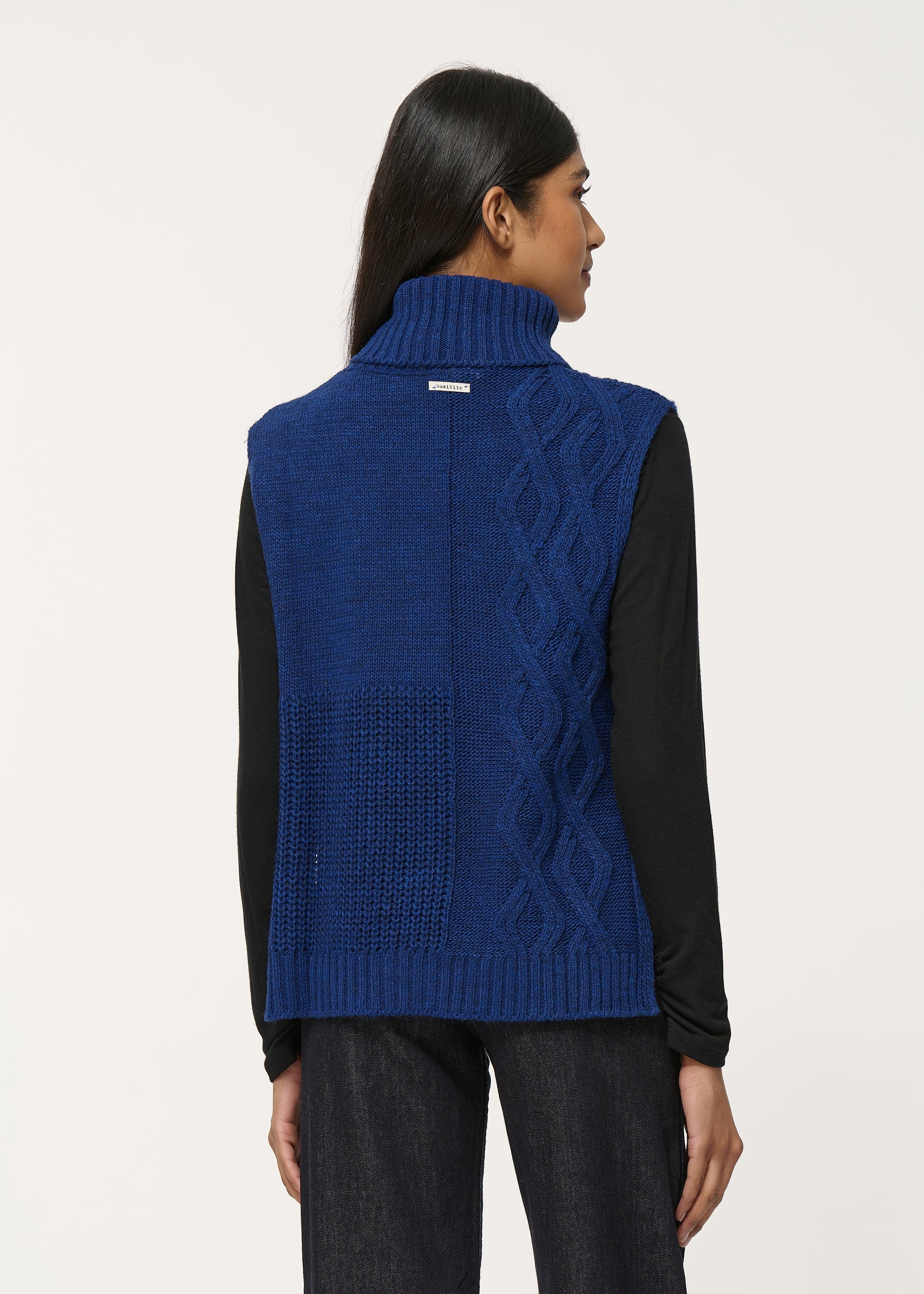 Pull bleu marine sans manches à points de tricots graphiques – Image 2