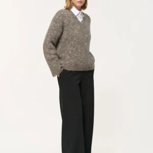 Pull droit taupe en maille mouchetée encolure V