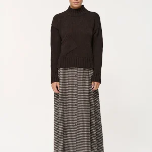 Pull court marron en maille épaisse poche en biais