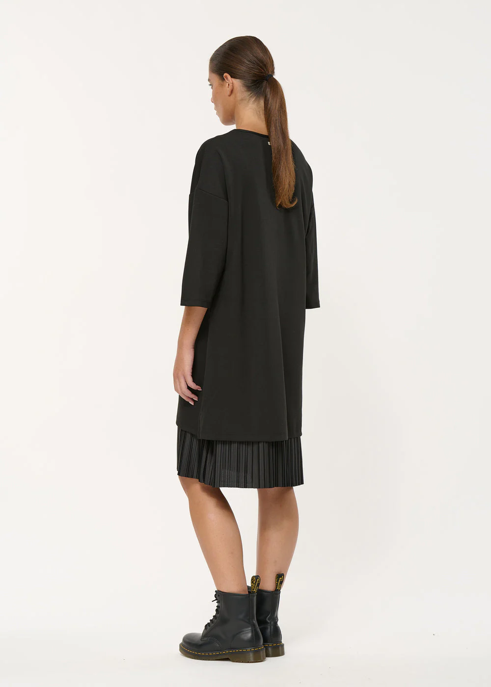 Robe mi-longue droite bi-matière noire – Image 2
