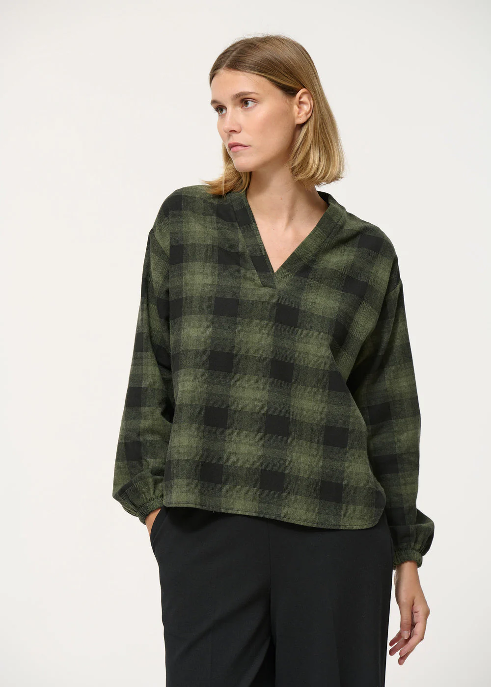 Top ample vert à imprimé carreaux col V – Image 5