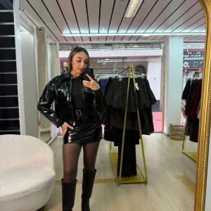 Jupe effet vernie noir