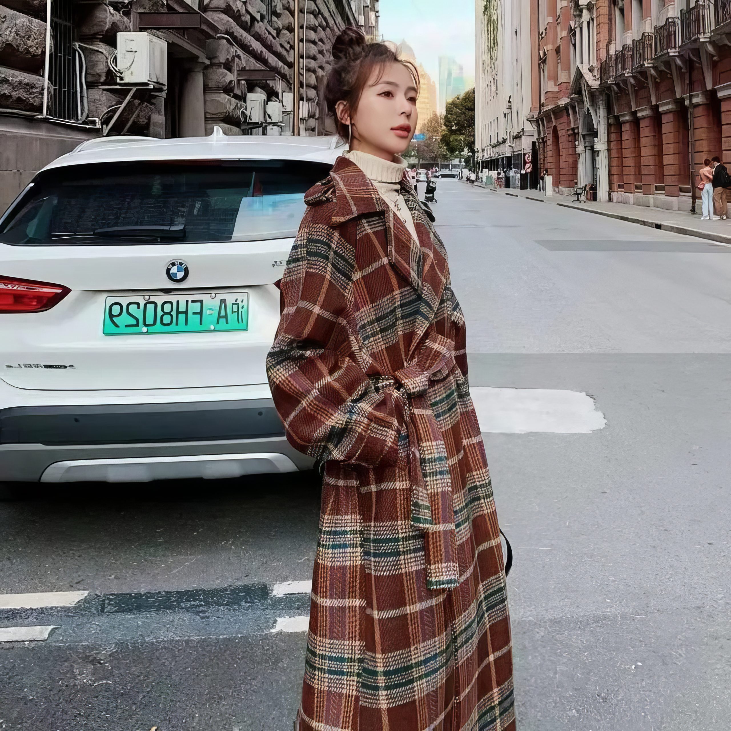 Manteau Long Écossais À Carreaux Avec Ceinture Marron Et Beige – Image 2