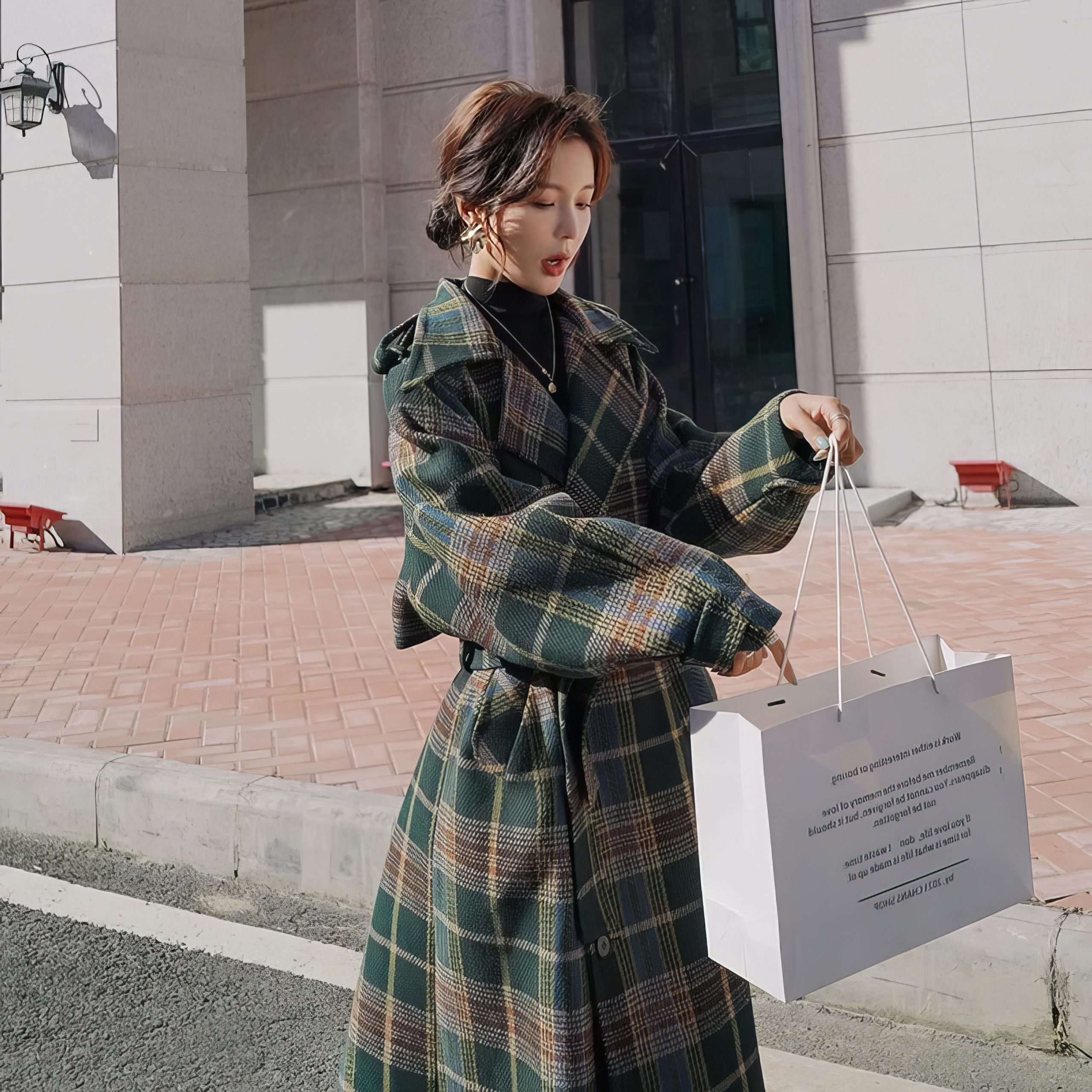 Manteau Long Écossais À Carreaux Avec Ceinture Vert Et Beige – Image 2