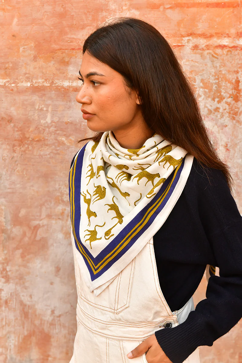 Petit foulard FAUVE Tabac – Image 2