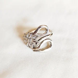 Bague Lilith fleur d’argent