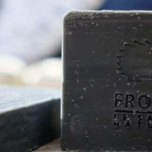 Savon Charbon – Frotte le savon