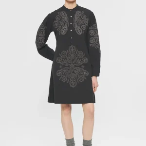 Robe courte brodée Eglantine