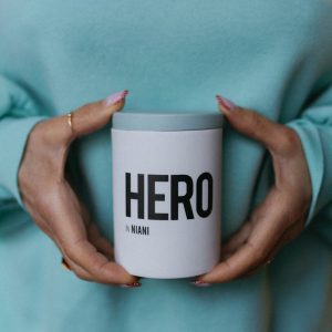 Bougie Ambre et Tonka | Hero in Niani | Maison Nomad Noé