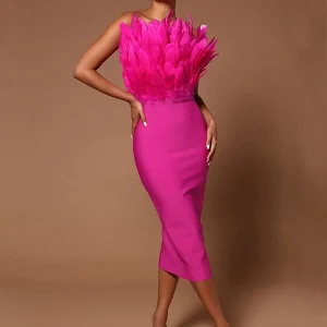 Robe Bandage de Soirée Rose Coupe Midi et Bustier en Plumes