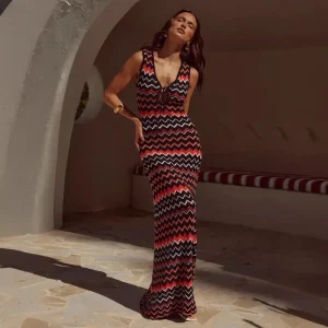 Robe Crochet Longue Noire Chevrons Rouges et Blancs Sans Manches